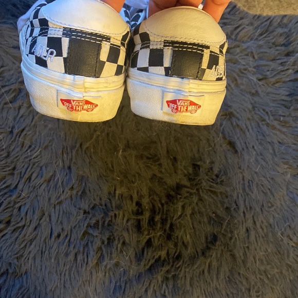 Womens 6.5 Vans barely worn. - Picture 2 of 3